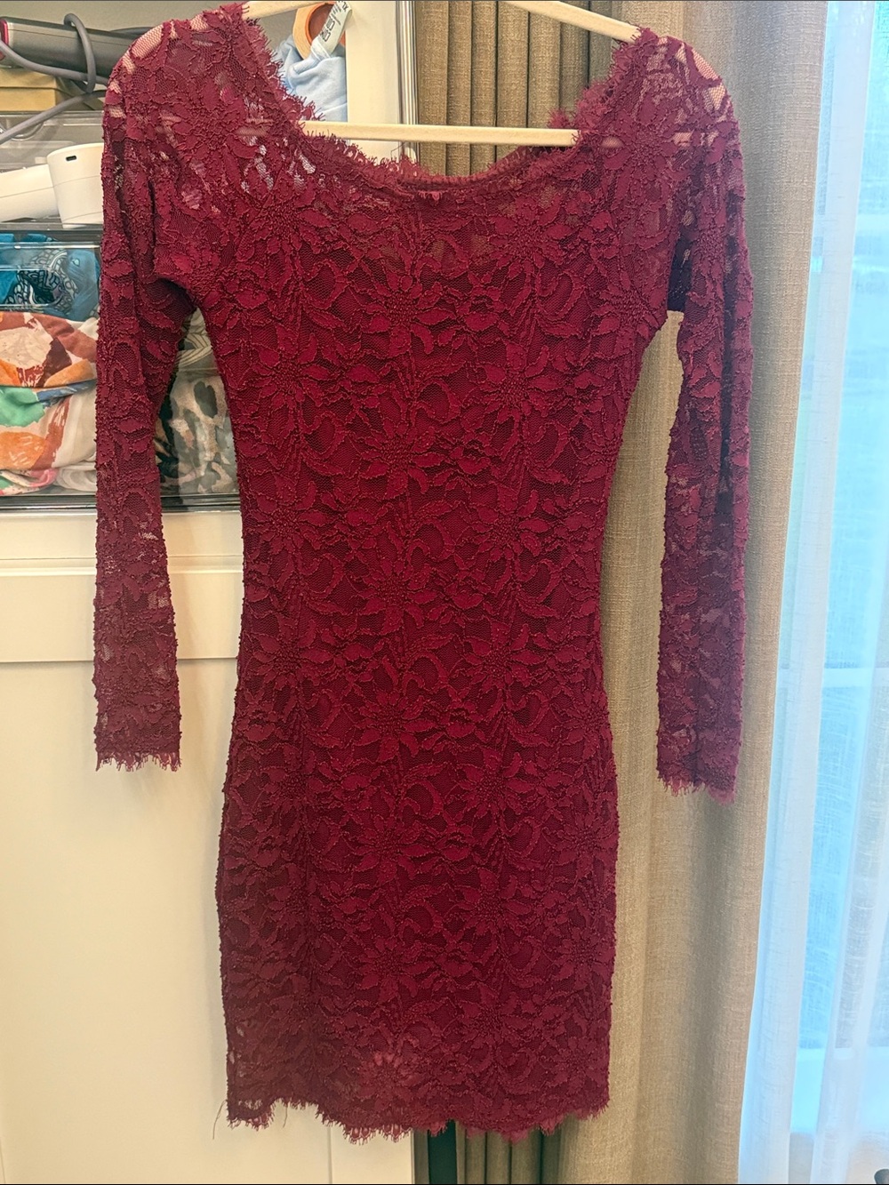 Jump Burgundy Lace Long-Sleeve Bodycon Dress